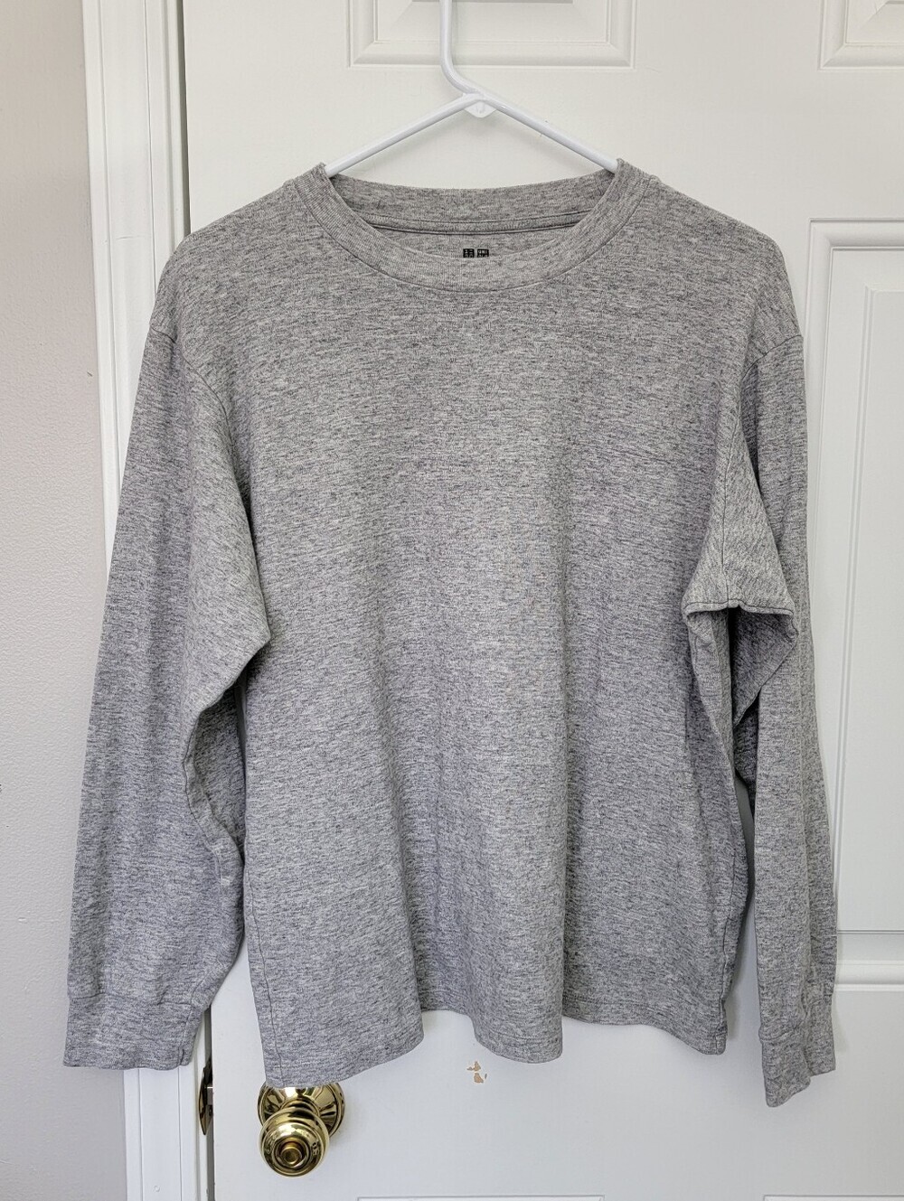 Uniqlo Men's Heathered Gray Crew Neck Long Sleeve Shirt Super Soft Size Medium